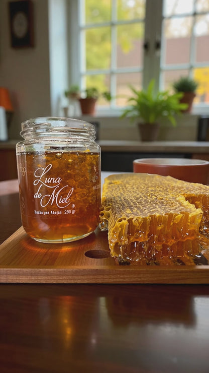 Luna de miel con panal de abejas